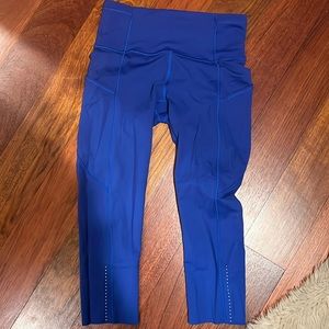 Lululemon crops. Blue size 4